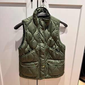 New With Tags - J. Crew Women's New Quilted Excursion Vest in Green Sz M